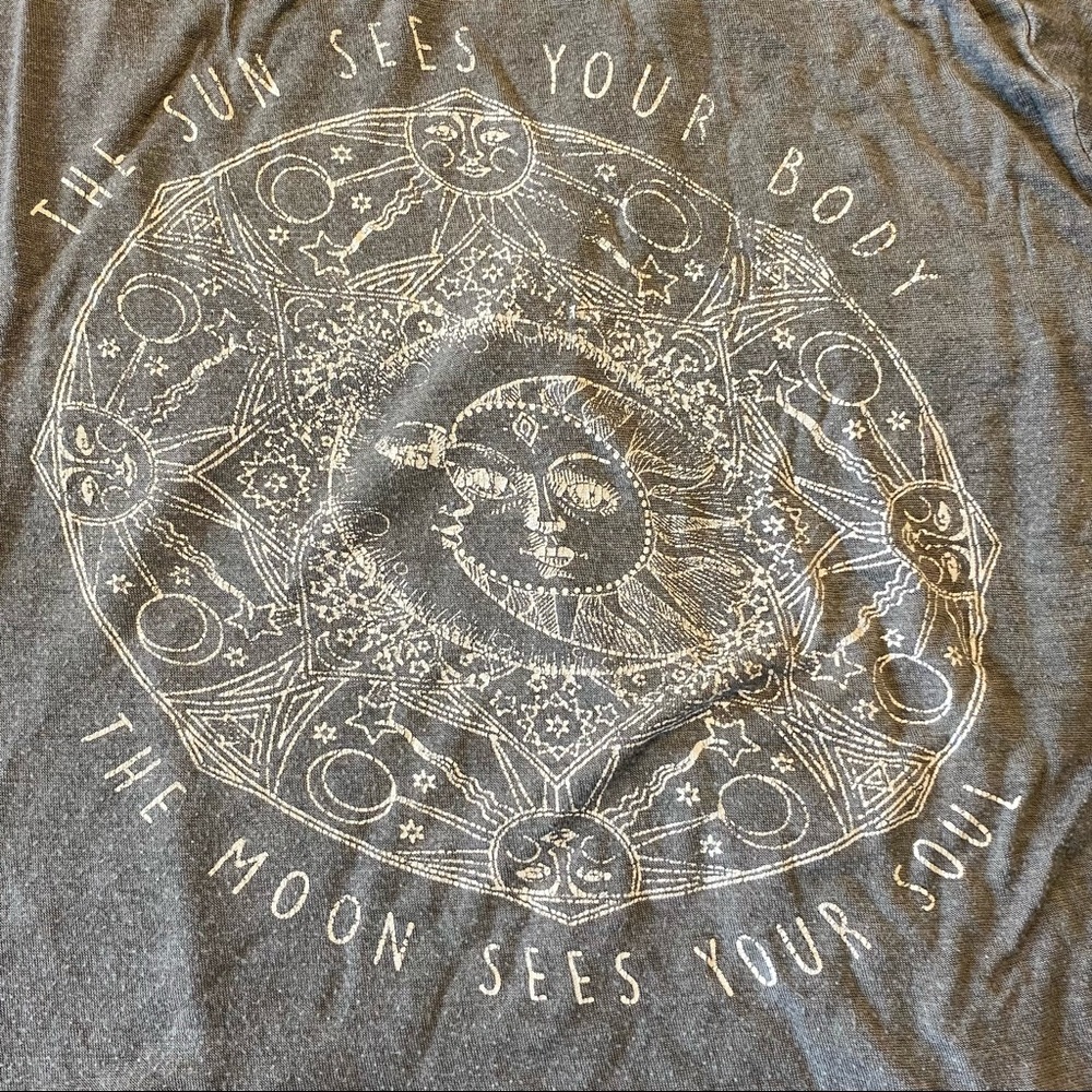 Grey cropped graphic tee medium - Picture 3 of 3